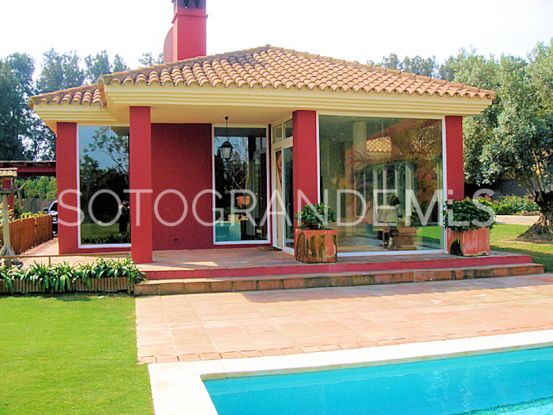 Villa en venta en Sotogrande Bajo de 4 dormitorios | Sotogrande Properties by Goli