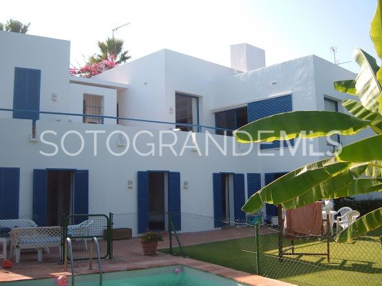 Villa en venta con 5 dormitorios en Zona B, Sotogrande Costa | Sotogrande Properties by Goli