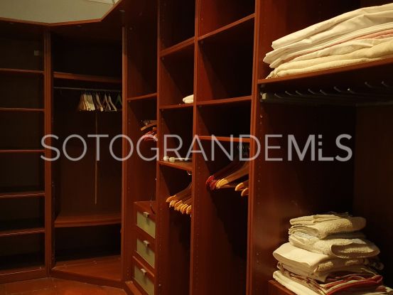 Villa a la venta en Zona F de 4 dormitorios | Sotogrande Properties by Goli