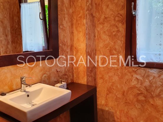 Villa a la venta en Zona F de 4 dormitorios | Sotogrande Properties by Goli