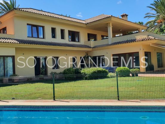 Villa a la venta en Zona F de 4 dormitorios | Sotogrande Properties by Goli
