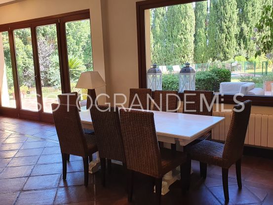 Villa a la venta en Zona F de 4 dormitorios | Sotogrande Properties by Goli