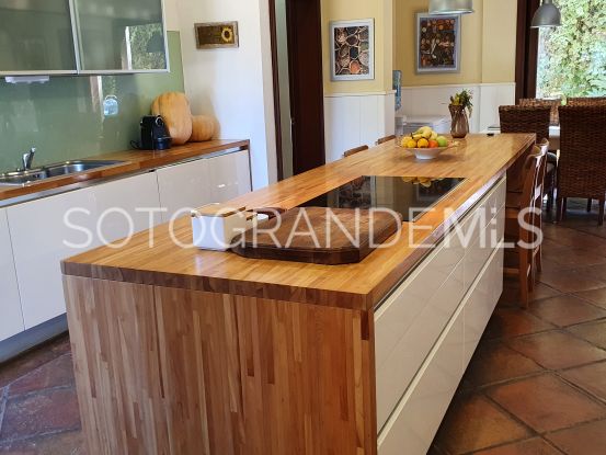 Villa a la venta en Zona F de 4 dormitorios | Sotogrande Properties by Goli