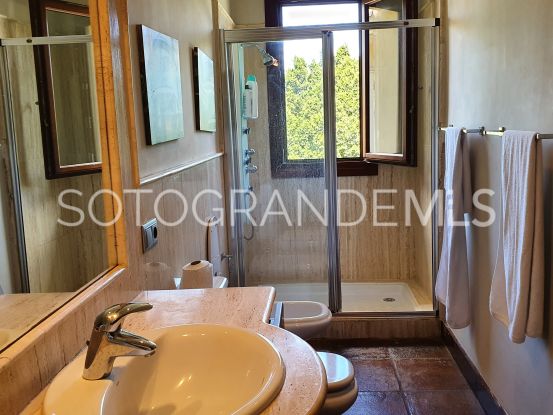 Villa a la venta en Zona F de 4 dormitorios | Sotogrande Properties by Goli