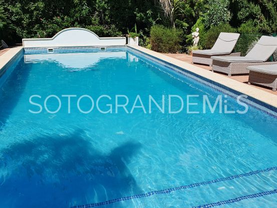 Villa a la venta en Zona F de 4 dormitorios | Sotogrande Properties by Goli