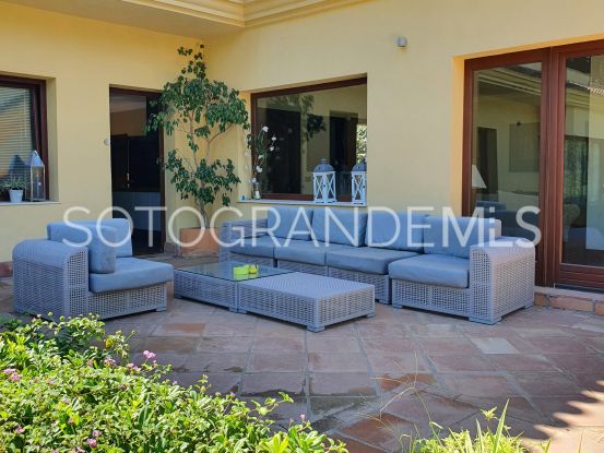 Villa a la venta en Zona F de 4 dormitorios | Sotogrande Properties by Goli