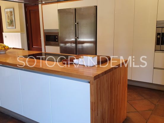 Villa a la venta en Zona F de 4 dormitorios | Sotogrande Properties by Goli