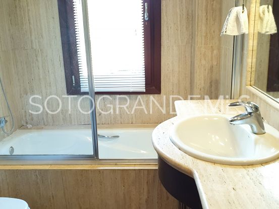 Villa a la venta en Zona F de 4 dormitorios | Sotogrande Properties by Goli