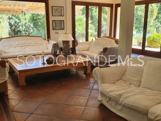 Villa a la venta en Zona F de 4 dormitorios | Sotogrande Properties by Goli