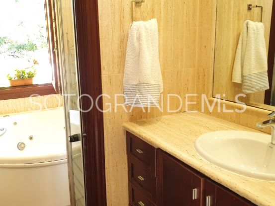 Villa a la venta en Zona F de 4 dormitorios | Sotogrande Properties by Goli