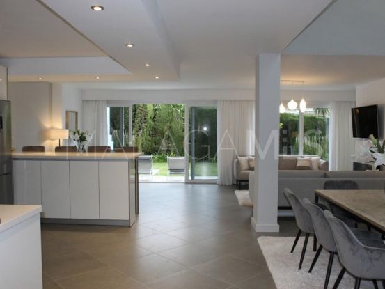 Buy town house with 4 bedrooms in Atalaya, Estepona | Roccabox