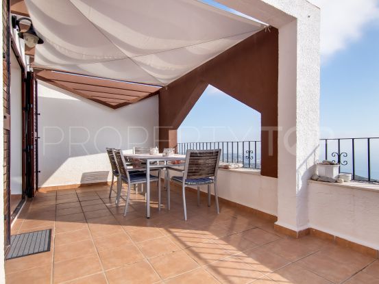 Fantastic 2 bedroom apartment with spectacular sea views