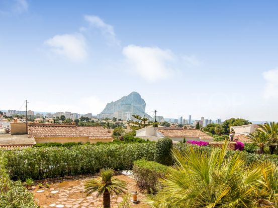 Detached 4 bedroom luxury villa for sale in Calpe with spectacular views.