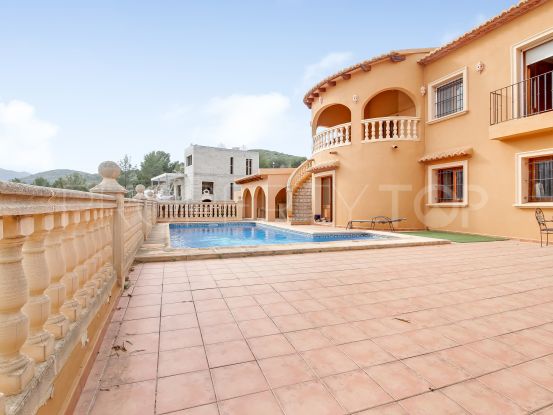 Detached Villa with Separate Apartment in Pedreguer