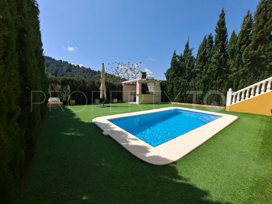 Lovely villa for sale in urbanization in the mountains near Oliva