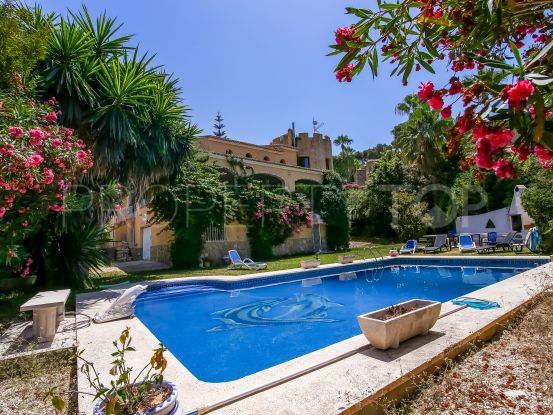 Traditional large villa on a double plot in the prestigious urbanisation El Tosalet