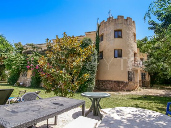Traditional large villa on a double plot in the prestigious urbanisation El Tosalet