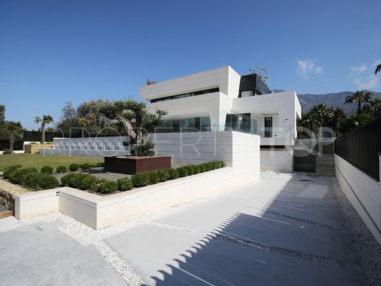 Villa for sale in Altos de Puente Romano with 5 bedrooms | Marbella Living