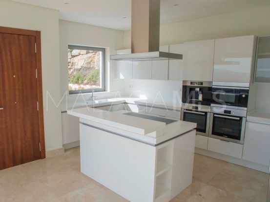Villa a la venta en Puerto del Capitan | Marbella Living