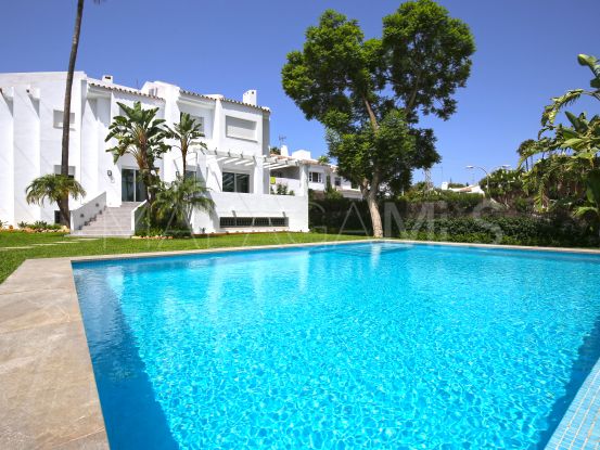 For sale town house in Nueva Andalucia with 5 bedrooms | Marbella Living