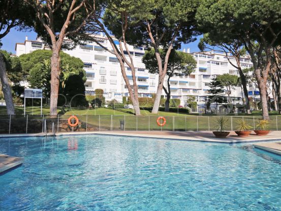 Apartamento en venta en Playas del Duque con 3 dormitorios | Marbella Living