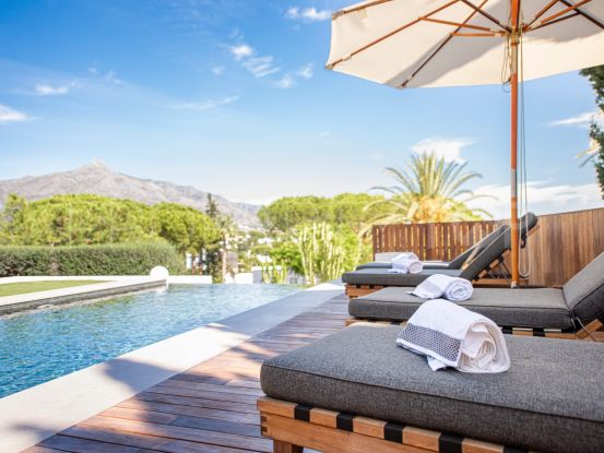 Villa in Las Brisas with 6 bedrooms | Marbella Living