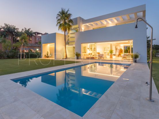 Se vende villa de 4 dormitorios en Casasola, Estepona | Marbella Living