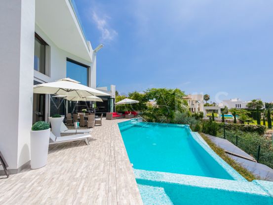 Villa de 5 dormitorios a la venta en La Quinta Golf, Benahavis | Marbella Living
