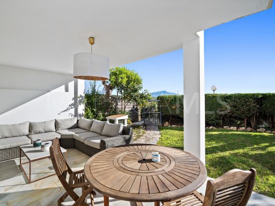 Comprar apartamento planta baja en Las Jacarandas, Estepona | Marbella Living