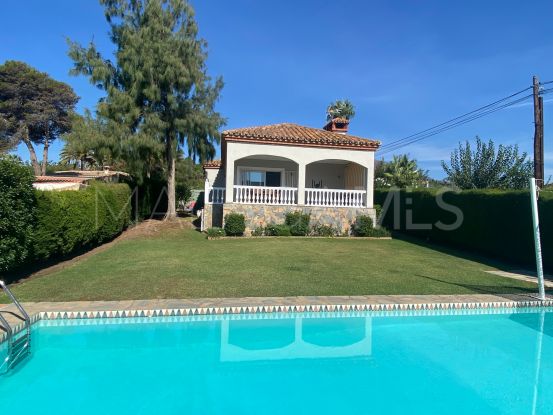 Villa con 3 dormitorios a la venta en Don Pedro, Estepona | Marbella Living