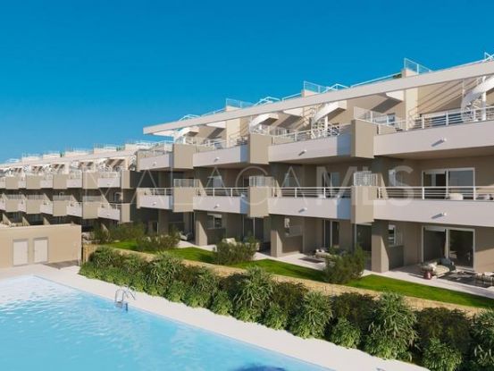 Comprar atico de 2 dormitorios en Estepona Golf | Marbella Living