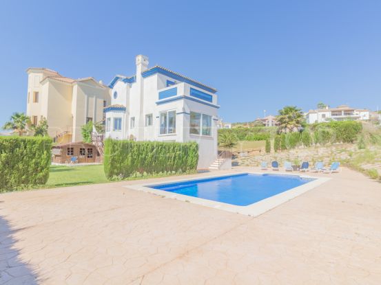 Villa en venta en Alcaidesa Costa de 4 dormitorios | Ondomus