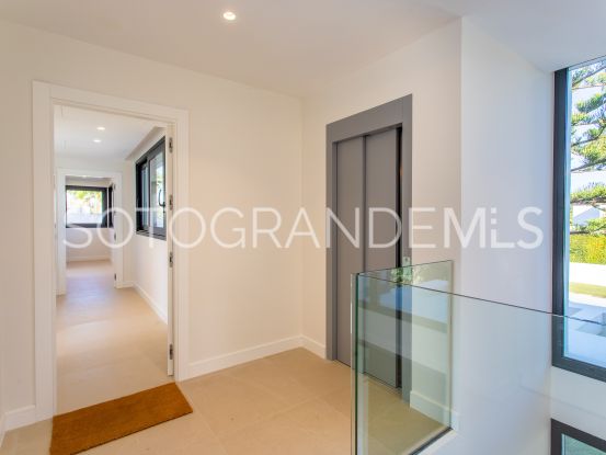 Sotogrande Costa, villa con 5 dormitorios | Ondomus