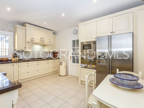 For sale villa in Zona B | Ondomus