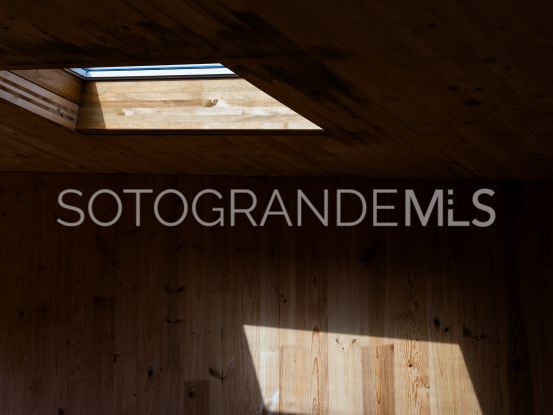 For sale villa with 5 bedrooms in Zona L | Ondomus