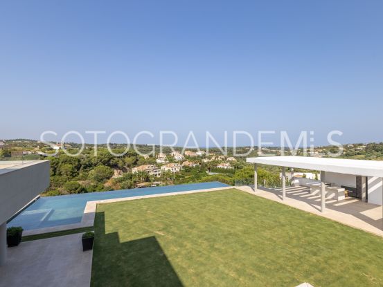 Villa for sale in Zona G with 6 bedrooms | Ondomus