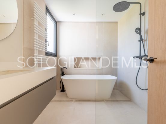 Villa for sale in Zona G with 6 bedrooms | Ondomus