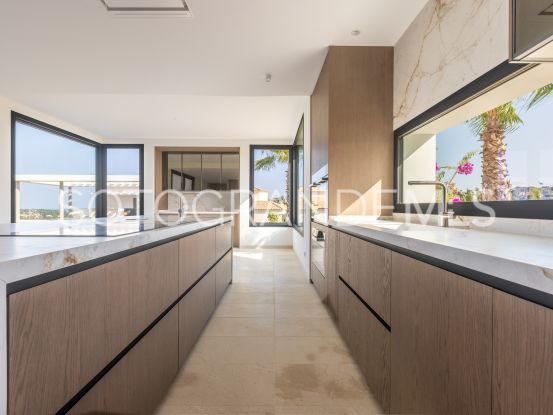 Villa for sale in Zona G with 6 bedrooms | Ondomus