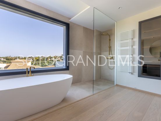 Villa for sale in Zona G with 6 bedrooms | Ondomus