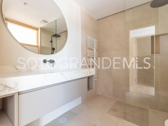 Villa for sale in Zona G with 6 bedrooms | Ondomus