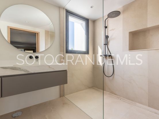 Villa for sale in Zona G with 6 bedrooms | Ondomus