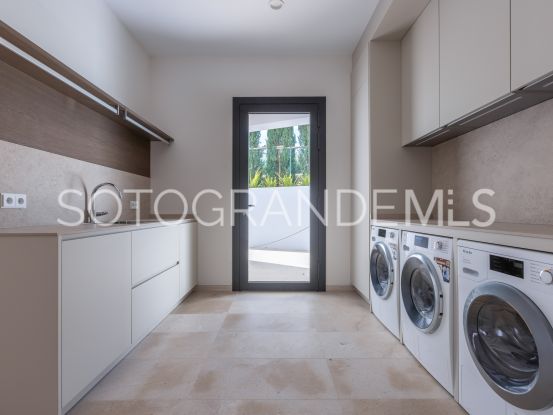 Villa for sale in Zona G with 6 bedrooms | Ondomus