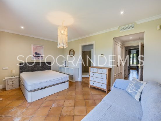 Zona F villa with 4 bedrooms | Ondomus