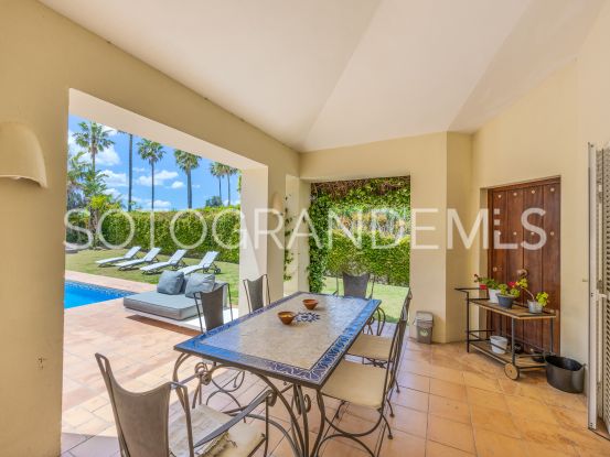 Zona F villa with 4 bedrooms | Ondomus