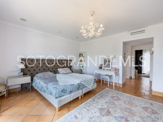 Zona F villa with 4 bedrooms | Ondomus