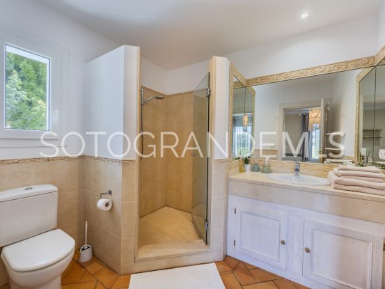 Zona F villa with 4 bedrooms | Ondomus