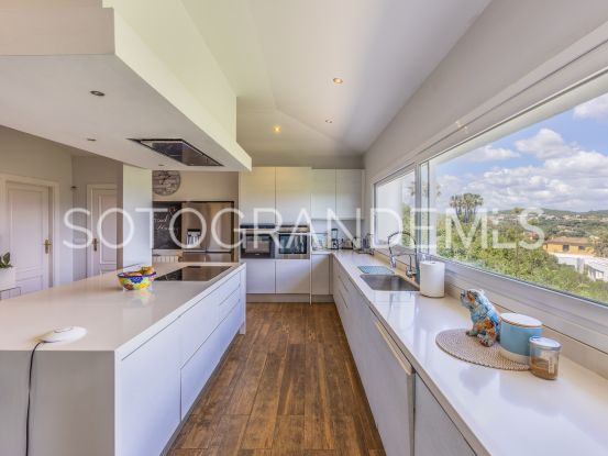 Zona F villa with 4 bedrooms | Ondomus
