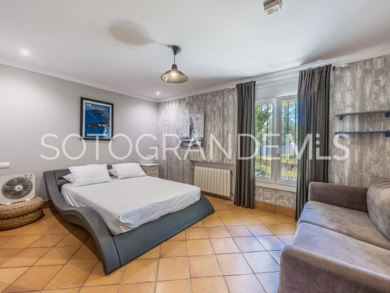 Zona F villa with 4 bedrooms | Ondomus