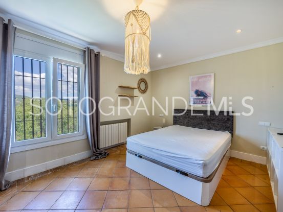 Zona F villa with 4 bedrooms | Ondomus