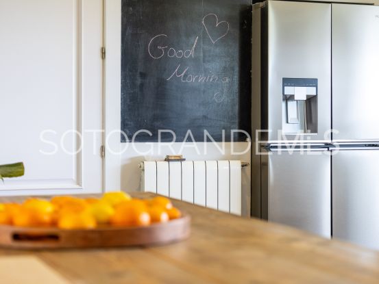 Zona F villa with 4 bedrooms | Ondomus